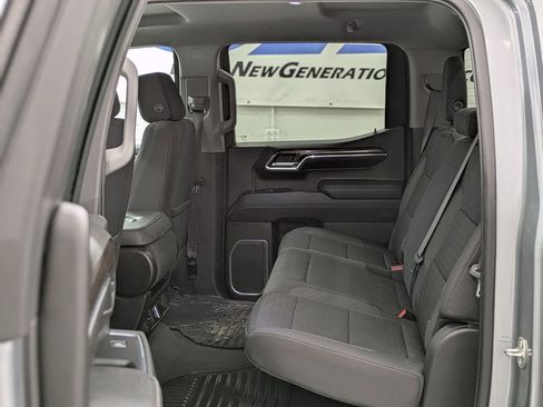 Used 2023 Chevrolet Silverado 1500 LT AWD/4WD image 10