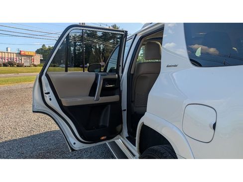 Used 2017 Toyota 4Runner Limited image 10