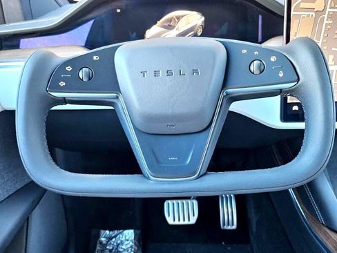 Used 2023 Tesla Model X image 32