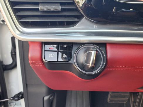 Used 2019 Porsche Panamera 4 image 23