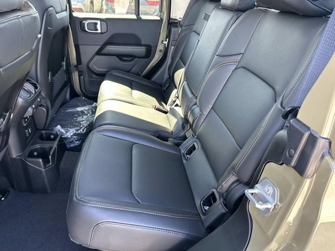 New 2026 Jeep Gladiator Sport AWD/4WD image 9