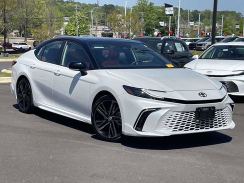 Used 2025 Toyota Camry XSE FWD image 1