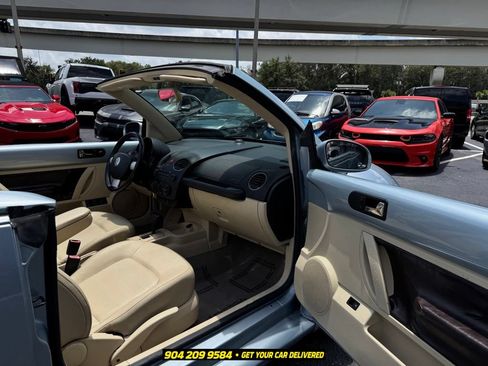 Used 2010 Volkswagen Beetle Convertible FWD image 25