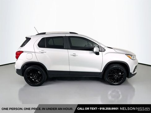 Used 2022 Chevrolet Trax LT w/ Sport Edition AWD/4WD image 4