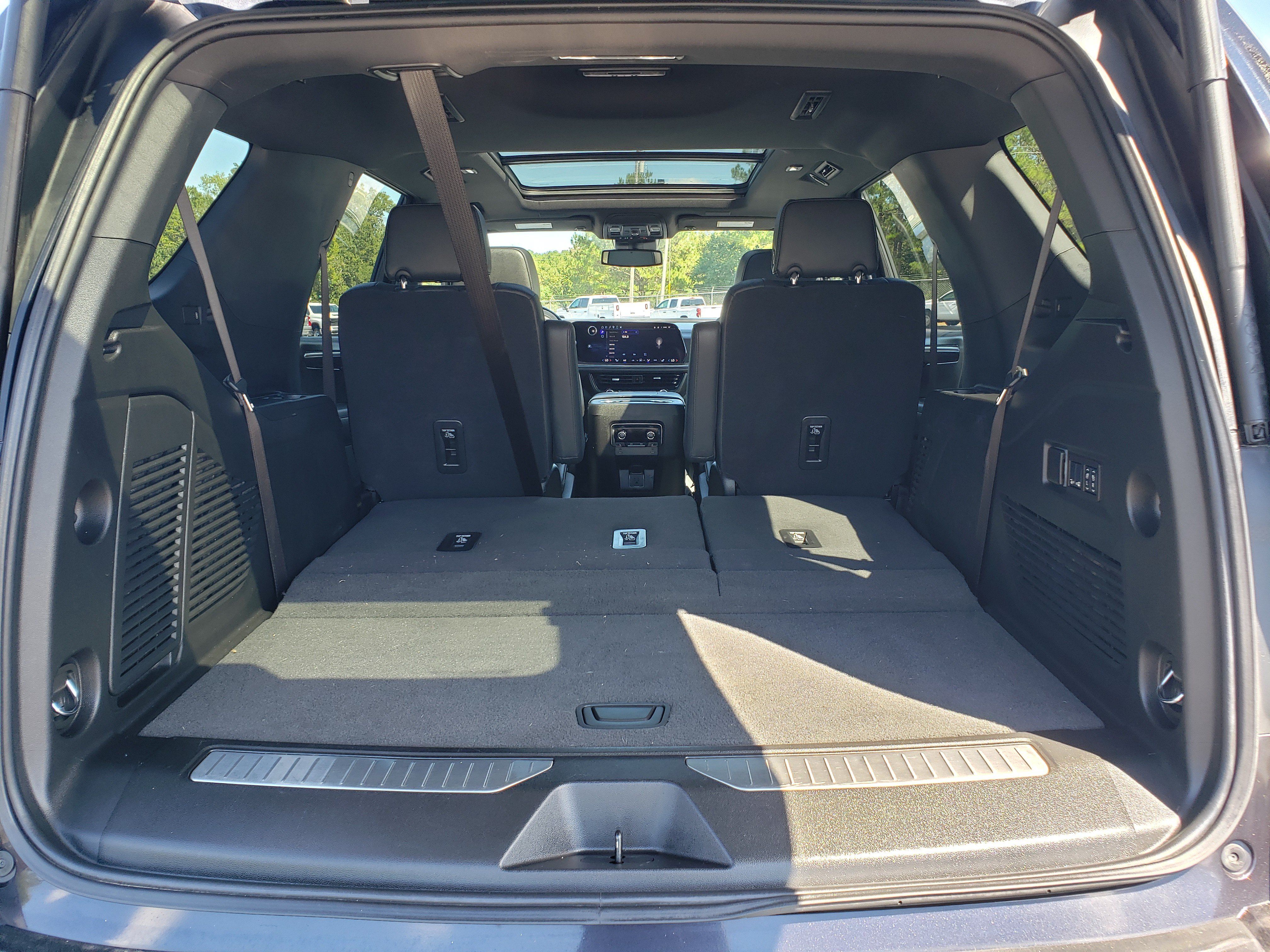 Used 2025 Chevrolet Tahoe Z71 w/ Comfort Package AWD/4WD image 11