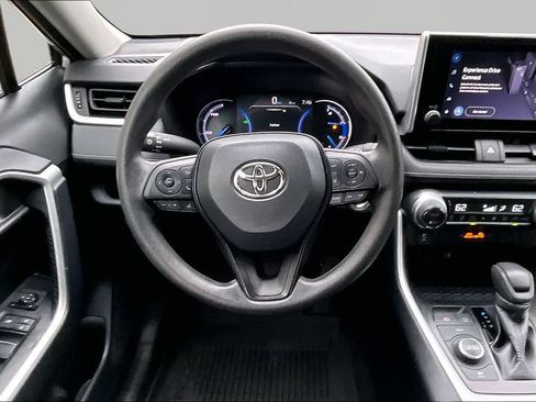 Used 2025 Toyota RAV4 XLE AWD/4WD image 6