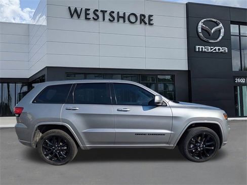 Used 2021 Jeep Grand Cherokee Laredo X image 2