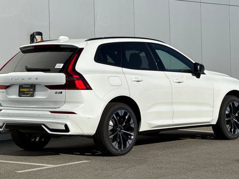 New 2026 Volvo XC60 B5 Plus w/ Climate Package PRO AWD/4WD image 5