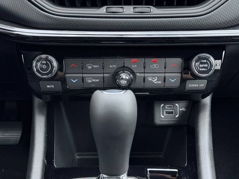 New 2026 Jeep Compass Limited w/ Sun, Sound & Navigation Group AWD/4WD image 38
