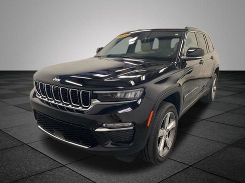 Used 2024 Jeep Grand Cherokee Limited w/ Luxury Tech Group II AWD/4WD image 3