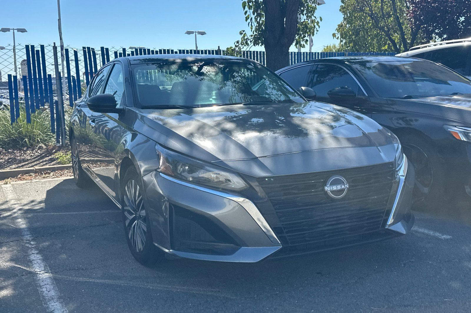 Used 2025 Nissan Altima 2.5 SV FWD image 2