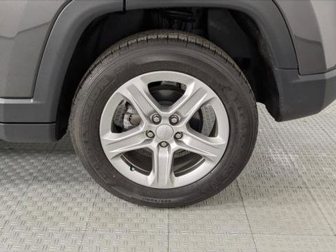 Used 2023 Jeep Compass Latitude image 33