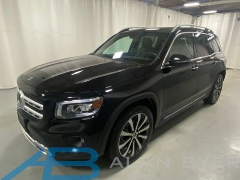Used 2023 Mercedes-Benz GLB 250 4MATIC image 1