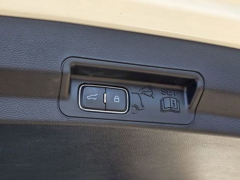 Used 2023 Ford Explorer Limited w/ Equipment Group 301A image 31