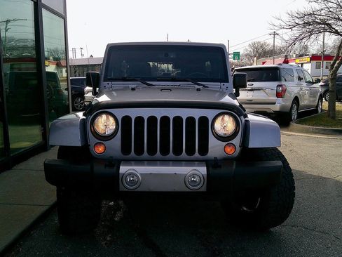 Used 2015 Jeep Wrangler Unlimited Sahara AWD/4WD image 4