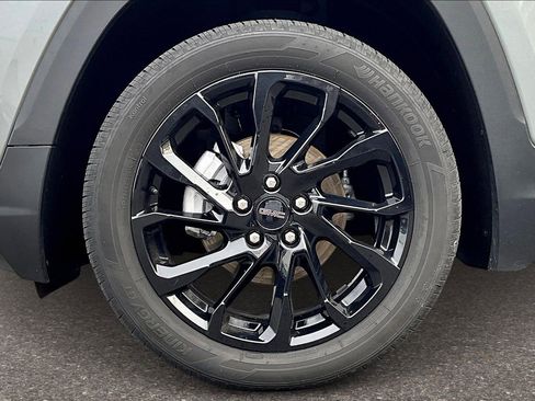 Used 2023 GMC Terrain SLT w/ Tech Package image 25