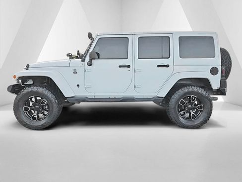 Used 2017 Jeep Wrangler Unlimited Sahara AWD/4WD image 8