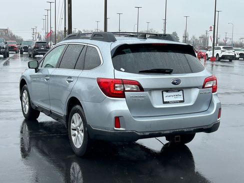 Used 2016 Subaru Outback 2.5i Premium image 3