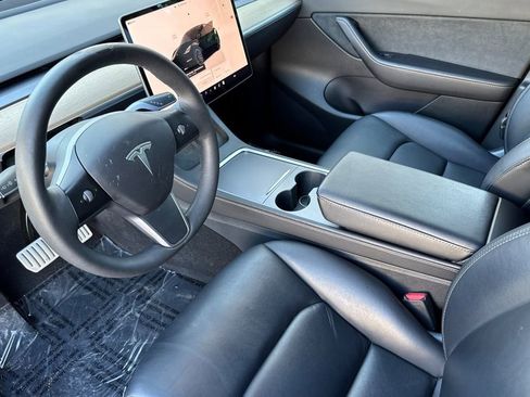 Used 2022 Tesla Model Y Performance image 10