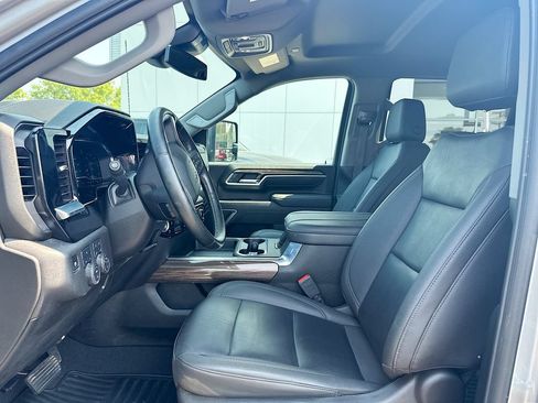 Used 2025 Chevrolet Silverado 2500 LT w/ Trail Boss Package AWD/4WD image 8