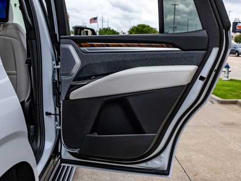 Used 2026 Cadillac Escalade Platinum Sport w/ LPO, Floor Liner Package AWD/4WD image 41