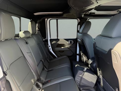 New 2026 Jeep Gladiator Mojave image 9