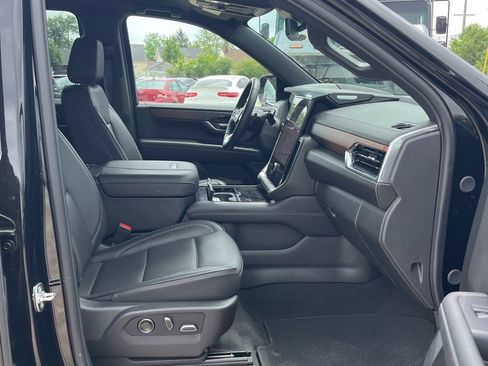 Used 2025 GMC Yukon XL Denali AWD/4WD image 6
