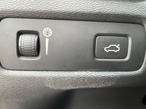 Used 2021 Volvo XC60 T5 Momentum w/ Premium Package image 18