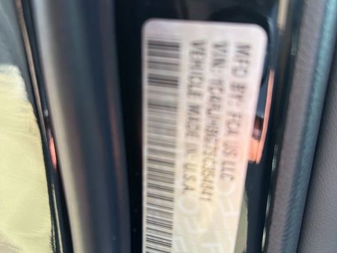 Used 2025 Jeep Grand Cherokee Limited w/ Black Appearance Package image 18