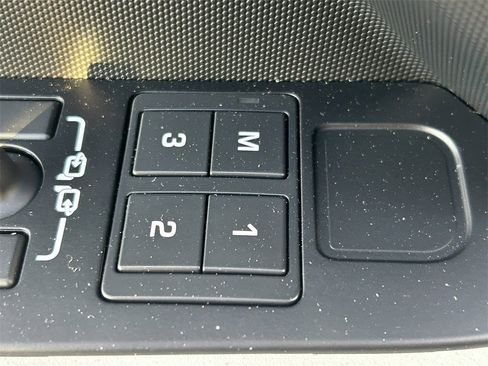 Used 2023 Land Rover Defender 130 X-Dynamic SE image 26