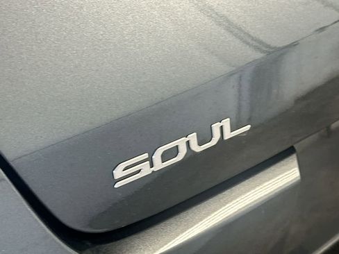 Used 2025 Kia Soul LX w/ LX Technology Package FWD image 10