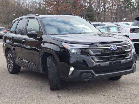 Used 2025 Subaru Forester Touring image 4