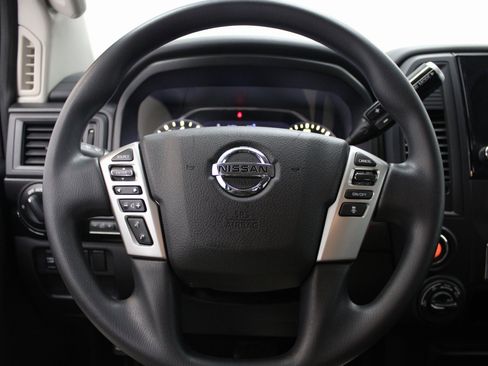 Used 2022 Nissan Titan SV image 32