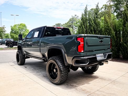 Used 2026 Chevrolet Silverado 2500 ZR2 w/ LPO, Dark Essentials Package AWD/4WD image 8