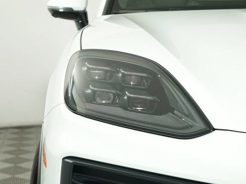 Certified 2025 Porsche Cayenne GTS AWD/4WD image 11