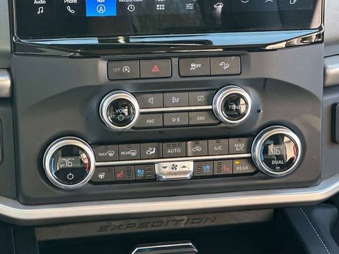 Used 2024 Ford Expedition XLT image 4