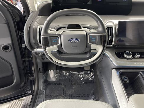 Certified 2025 Ford Expedition Max Platinum w/ Driver's Package AWD/4WD image 12