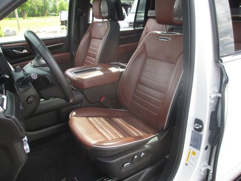 Used 2024 GMC Yukon XL Denali Ultimate AWD/4WD image 24