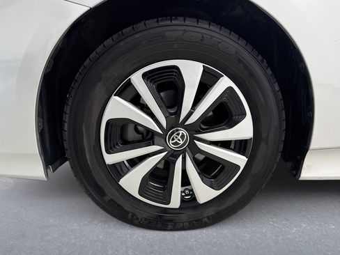 Used 2017 Toyota Prius Prime Premium image 20