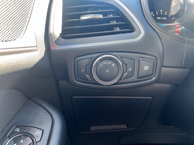 Used 2019 Ford Edge SE FWD image 15