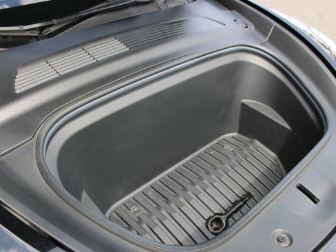 Used 2021 Tesla Model Y Long Range AWD/4WD image 28