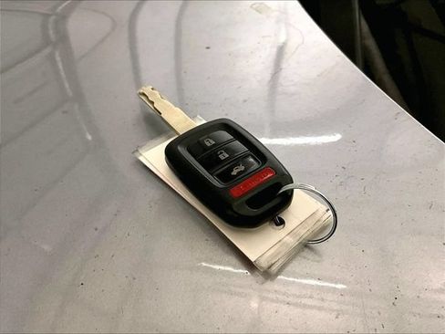 Used 2020 Honda CR-V LX image 9
