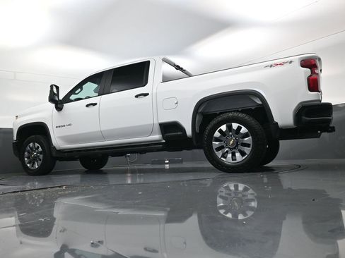 Used 2023 Chevrolet Silverado 2500 Custom w/ Custom Convenience Package AWD/4WD image 18