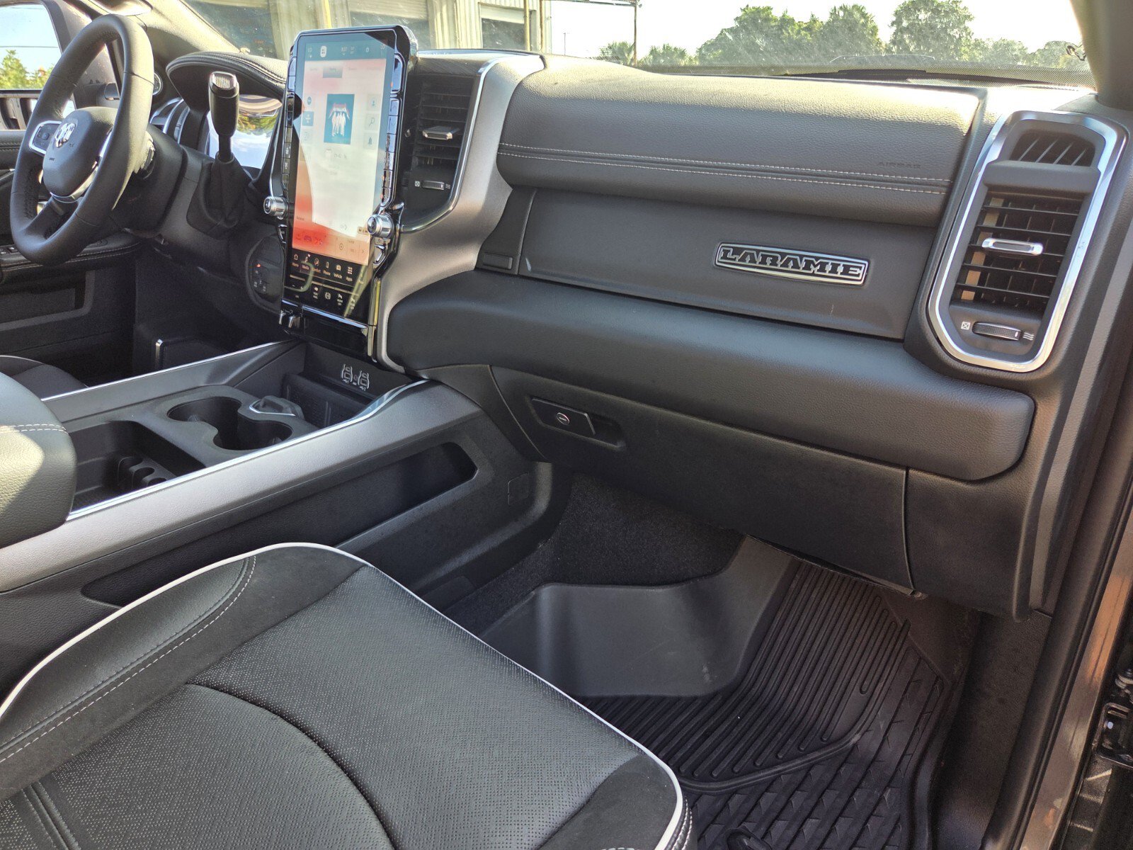 Used 2025 RAM 2500 Laramie AWD/4WD image 16