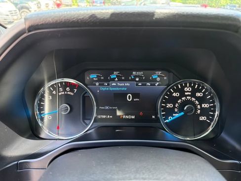 Used 2017 Ford F150 Platinum w/ Equipment Group 701A Luxury AWD/4WD image 16