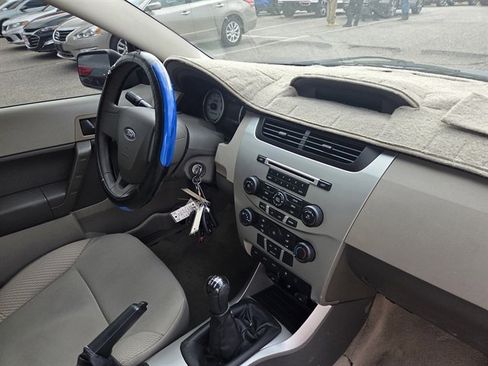 Used 2011 Ford Focus S image 6