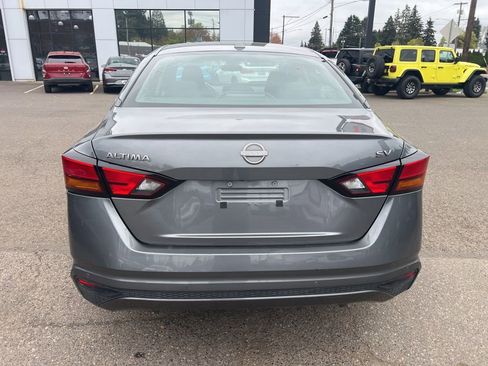 Used 2024 Nissan Altima 2.5 SV image 6