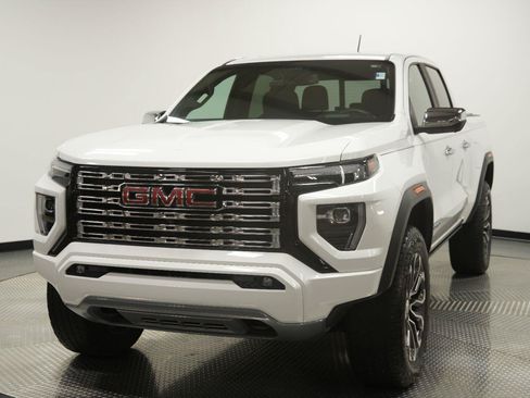 Used 2024 GMC Canyon Denali AWD/4WD image 4