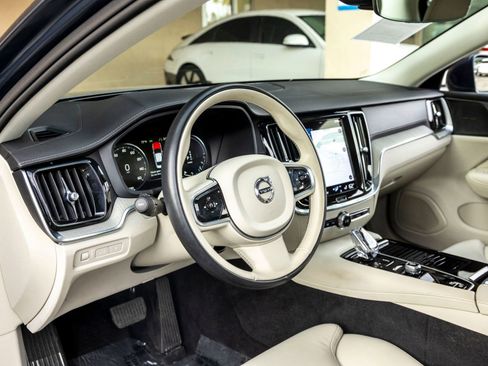 Used 2022 Volvo S60 T8 Inscription w/ Advanced Package image 16