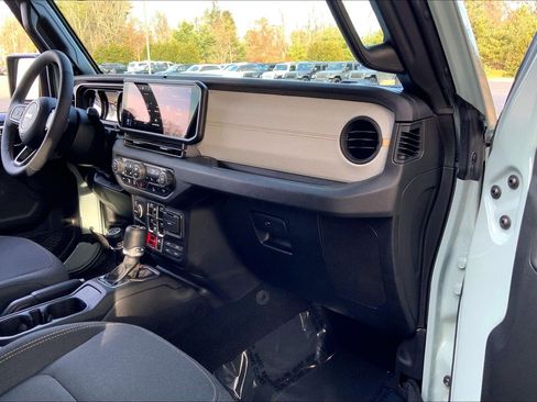 Certified 2024 Jeep Wrangler Willys image 14